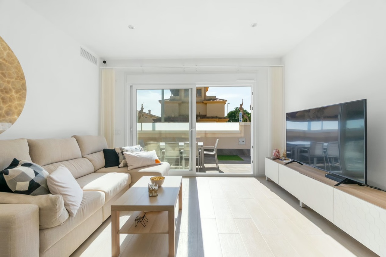For sale - 3 Bedroom 2 Bathroom Villa in Pilar de la Horadada -  - Alicante