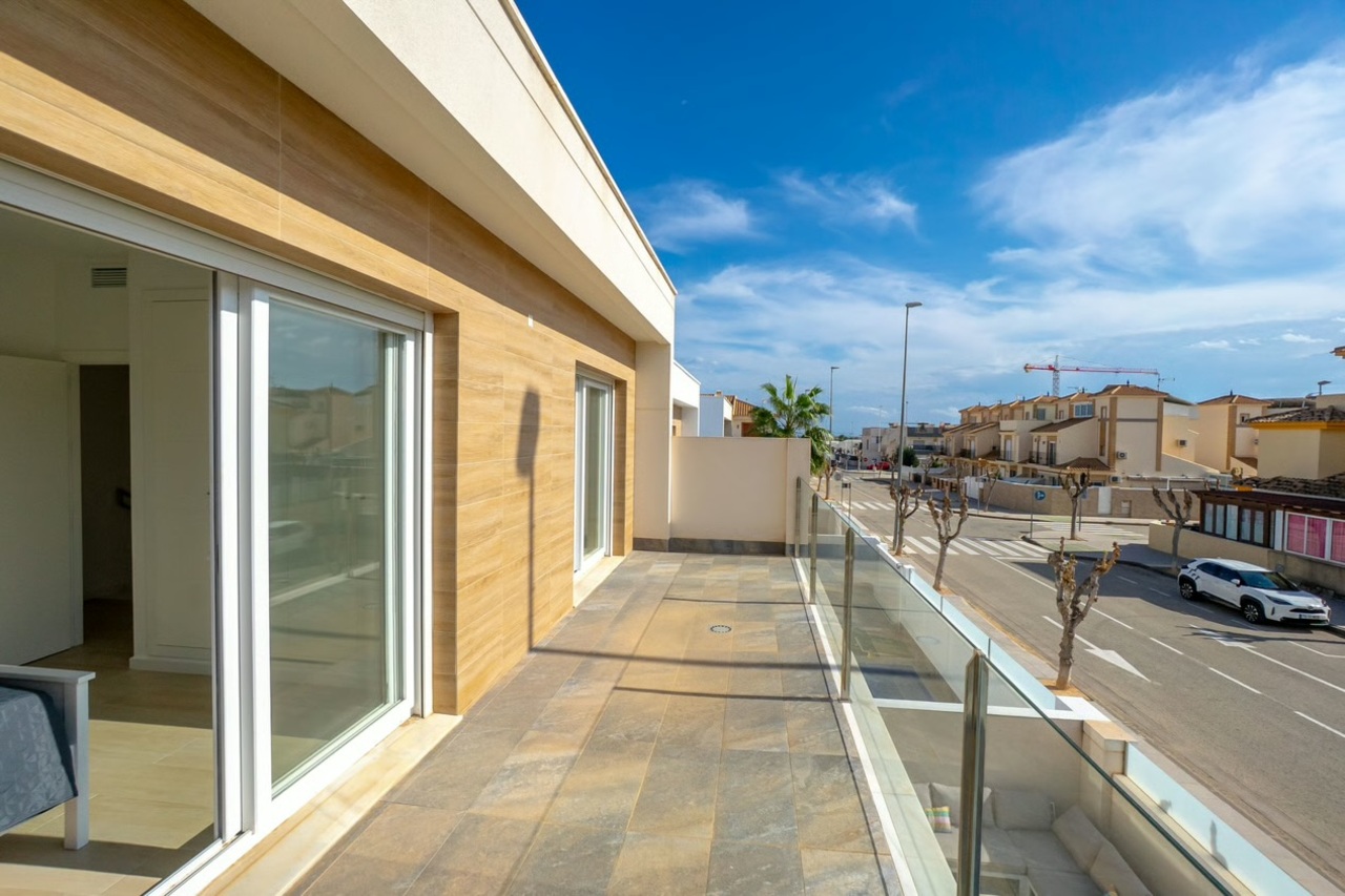 For sale - 3 Bedroom 2 Bathroom Villa in Pilar de la Horadada -  - Alicante
