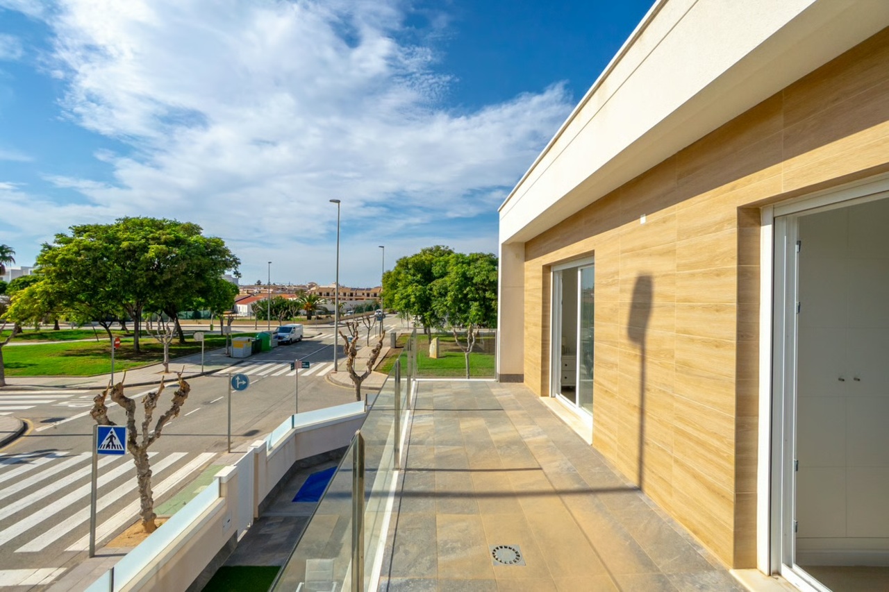 For sale - 3 Bedroom 2 Bathroom Villa in Pilar de la Horadada -  - Alicante
