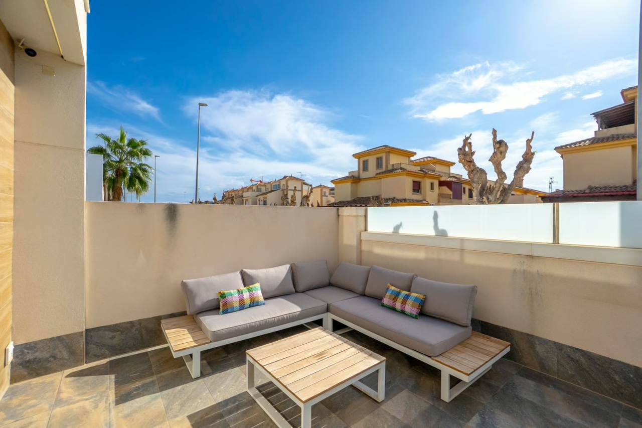 For sale - 3 Bedroom 2 Bathroom Villa in Pilar de la Horadada -  - Alicante