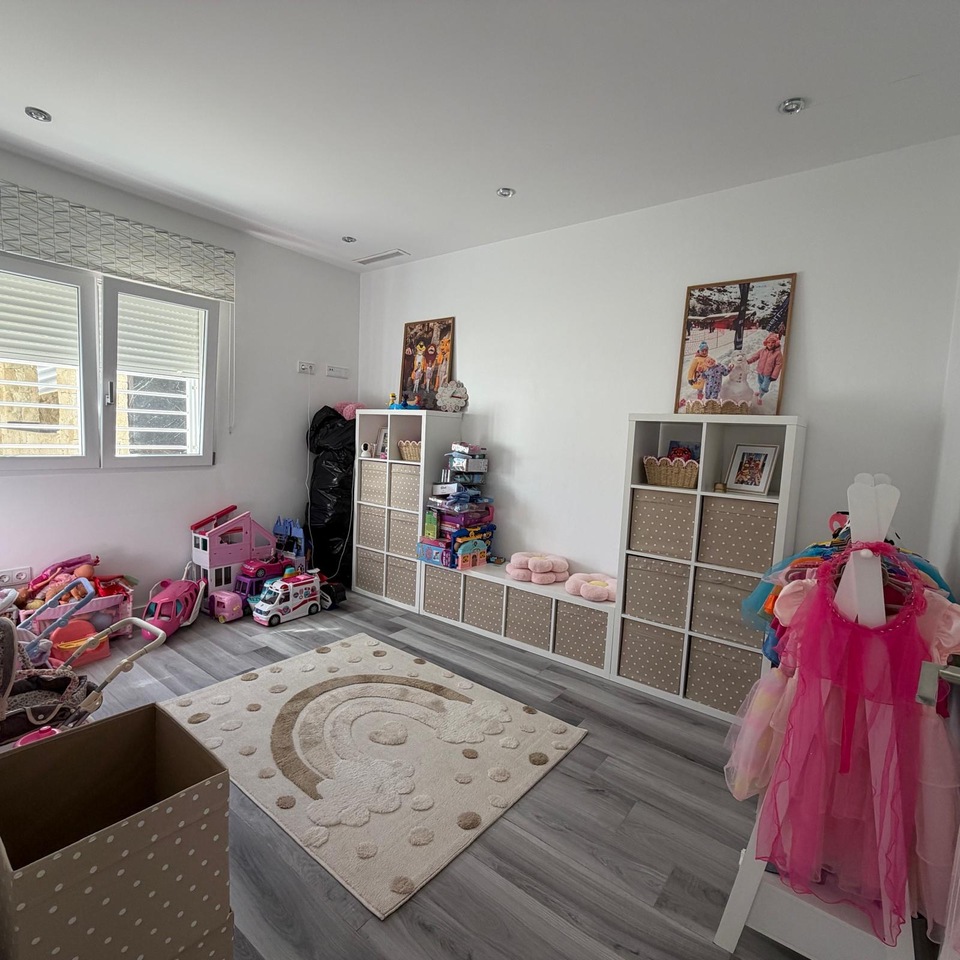 For sale - 4 Bedroom 3 Bathroom Villa in Algorfa -  - Alicante