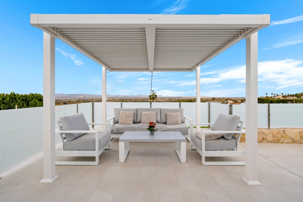 For sale - 4 Bedroom 3 Bathroom Villa in Algorfa -  - Alicante