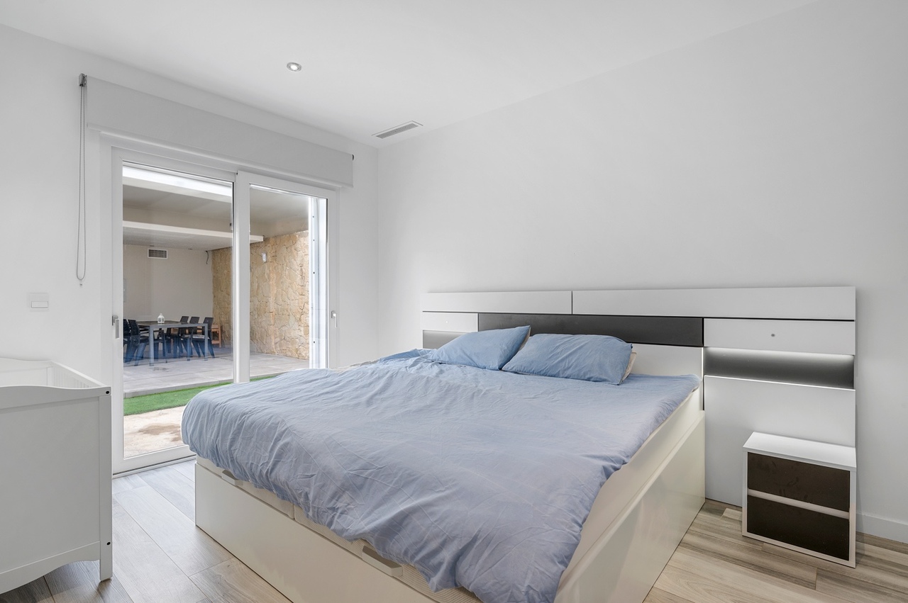 For sale - 4 Bedroom 3 Bathroom Villa in Algorfa -  - Alicante