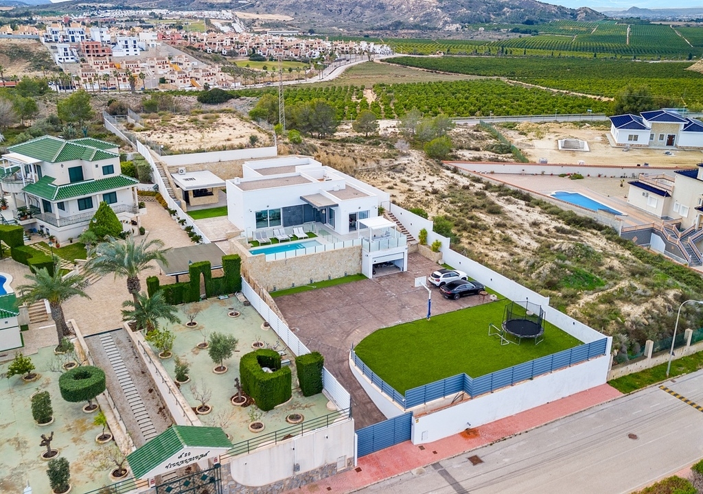 4 Bedroom 3 Bathroom Villa in Algorfa