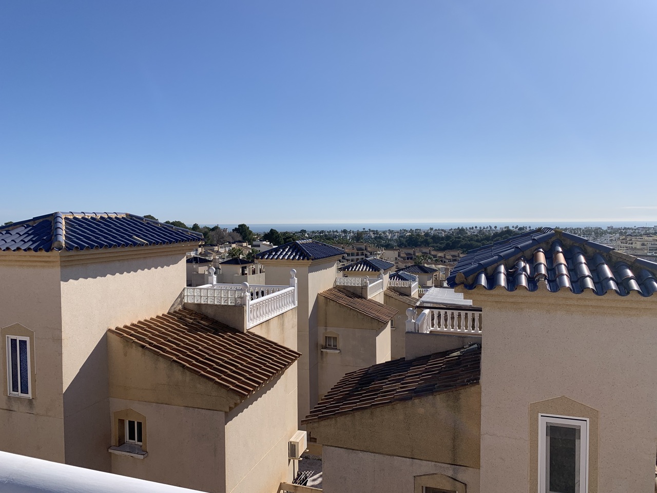 For sale - 3 Bedroom 2 Bathroom Villa in Villamartin, Orihuela Costa -  - Alicante