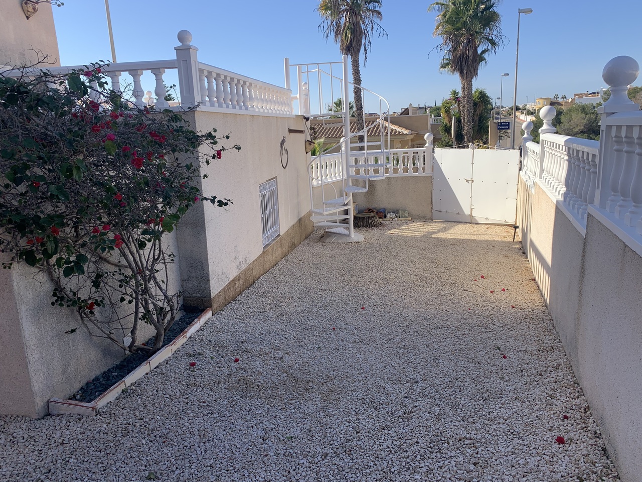 For sale - 3 Bedroom 2 Bathroom Villa in Villamartin, Orihuela Costa -  - Alicante
