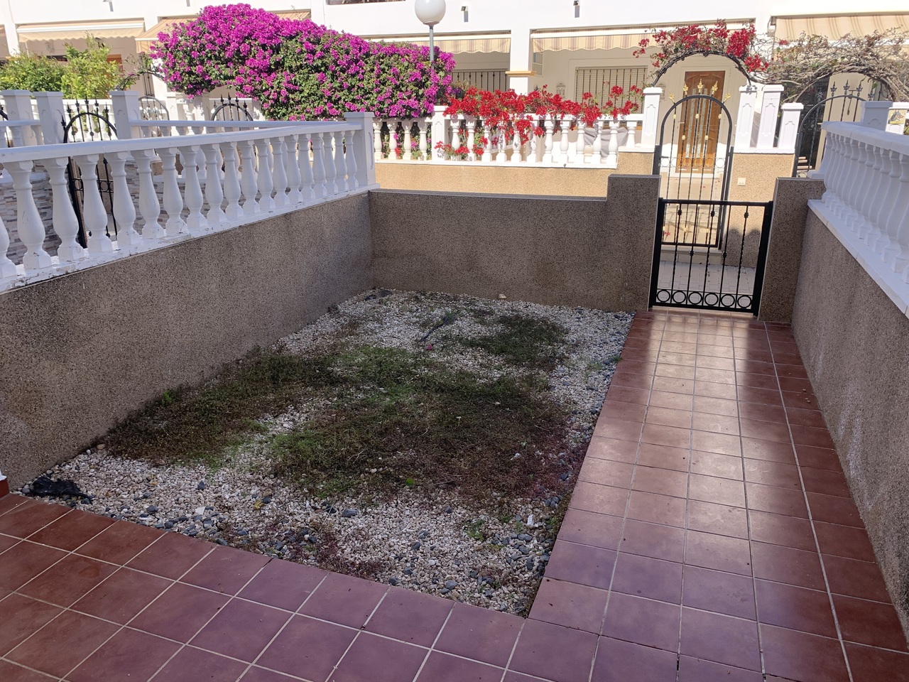 For sale - 2 Bedroom 1 Bathroom Town House in Punta Prima -  - Alicante