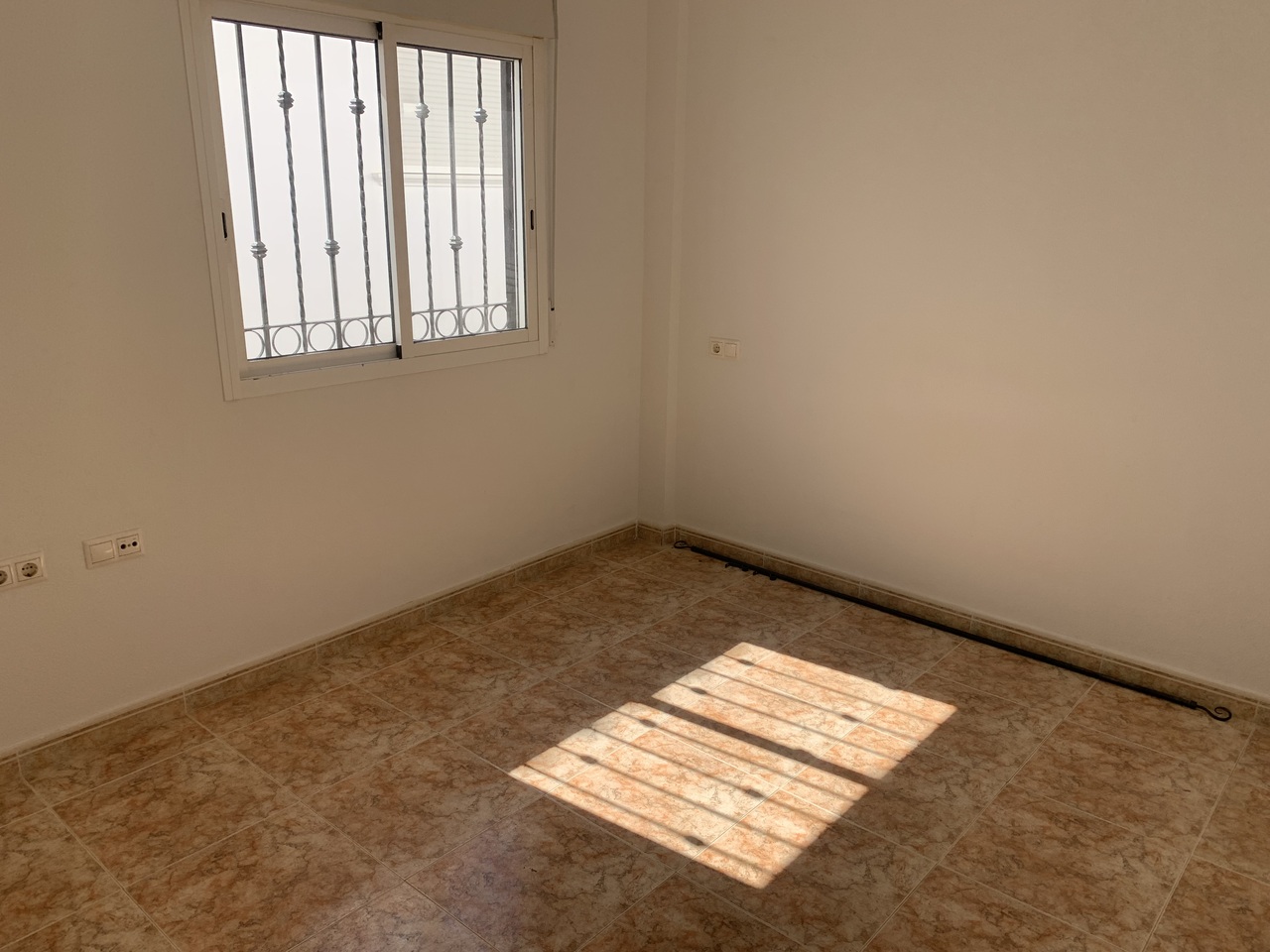 For sale - 2 Bedroom 1 Bathroom Town House in Punta Prima -  - Alicante