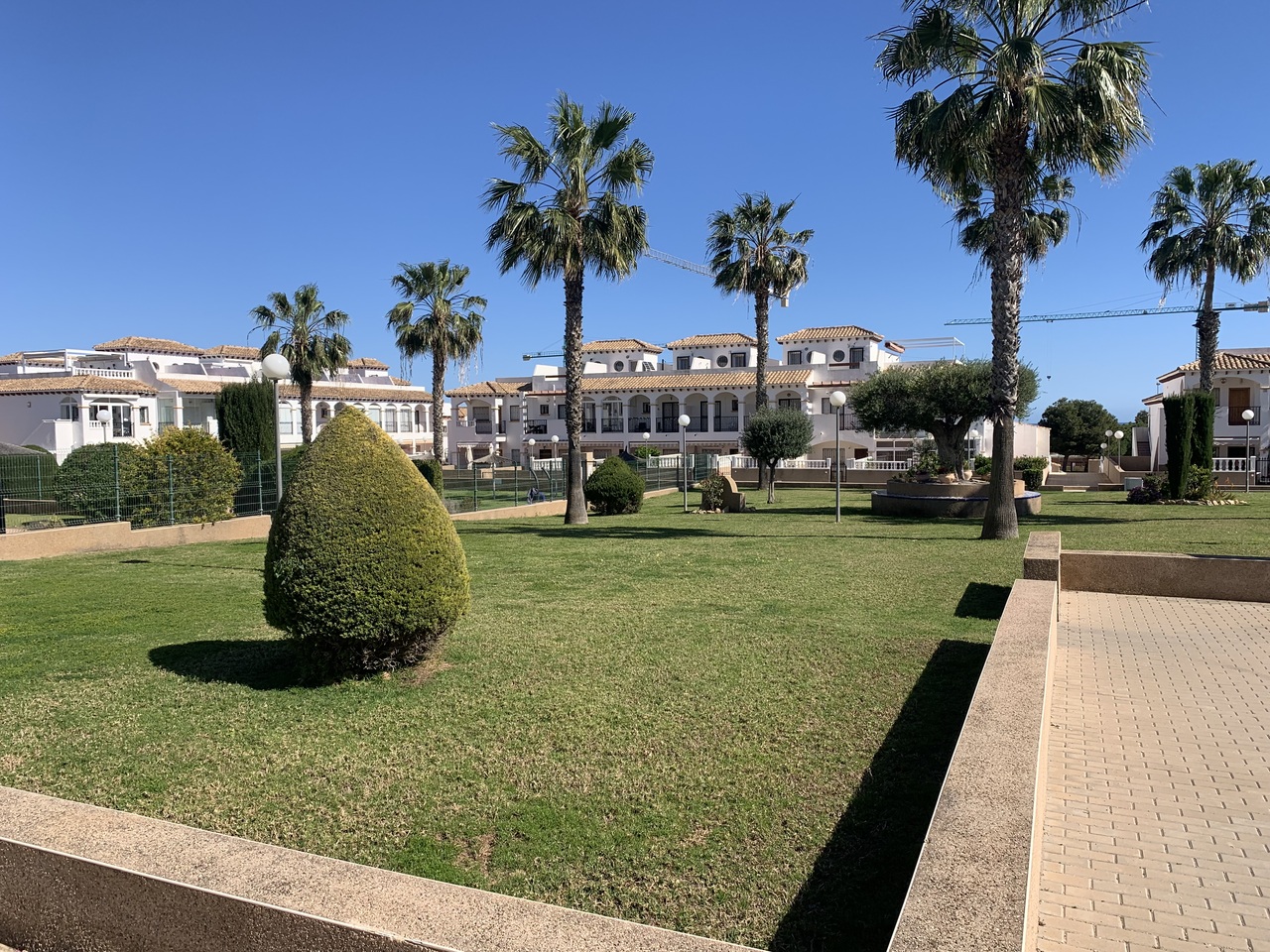 For sale - 2 Bedroom 1 Bathroom Town House in Punta Prima -  - Alicante
