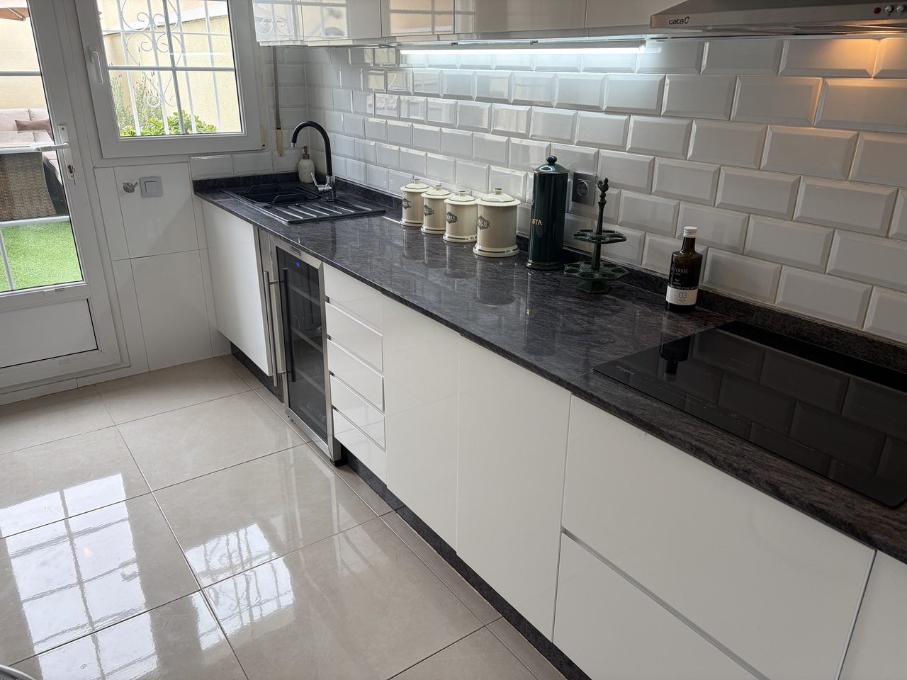 For sale - 3 Bedroom 3 Bathroom Town House in Heredades -  - Alicante