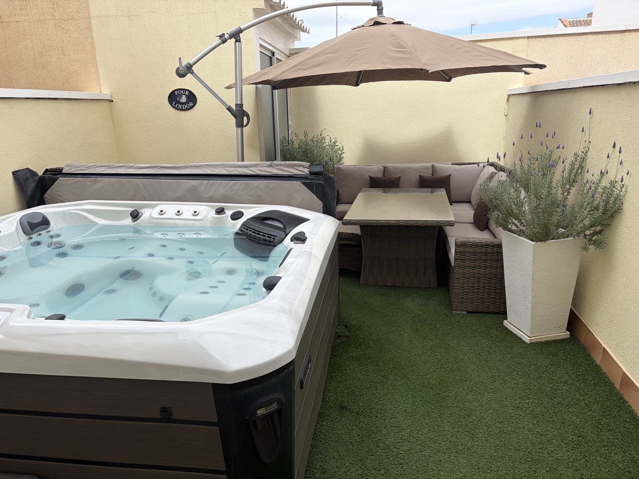 For sale - 3 Bedroom 3 Bathroom Town House in Heredades -  - Alicante