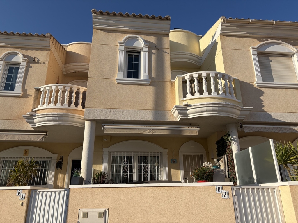 3 Bedroom 3 Bathroom Town House in Heredades