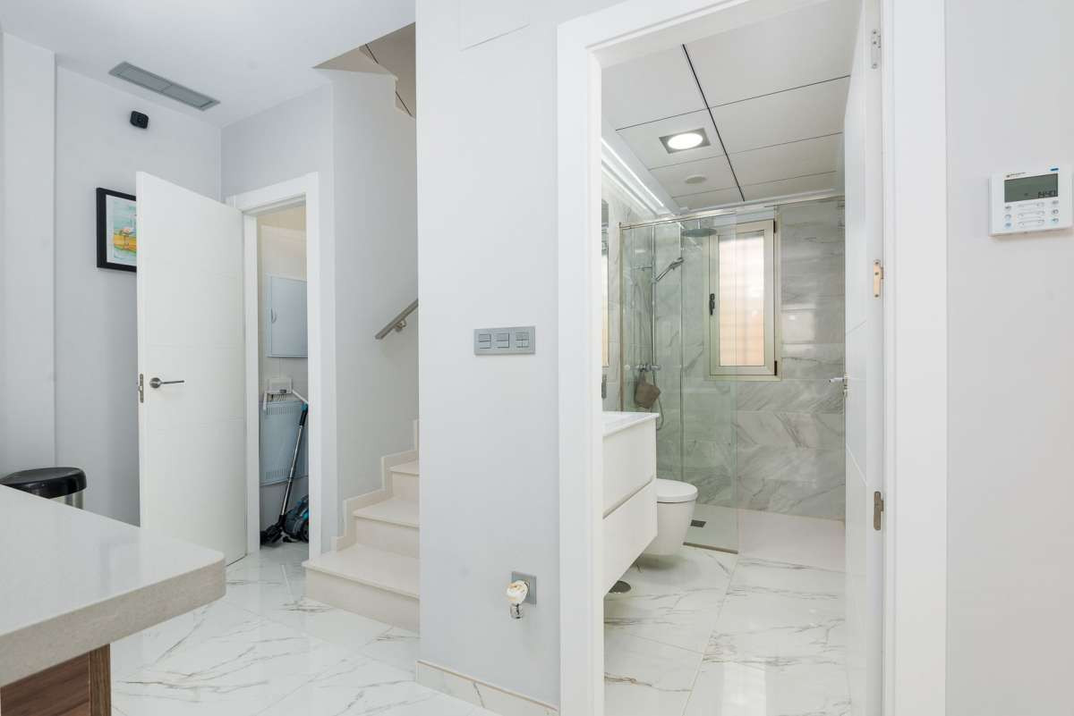 For sale - 3 Bedroom 3 Bathroom House - Detached Villa in Orihuela - Orihuela Costa  - Alicante