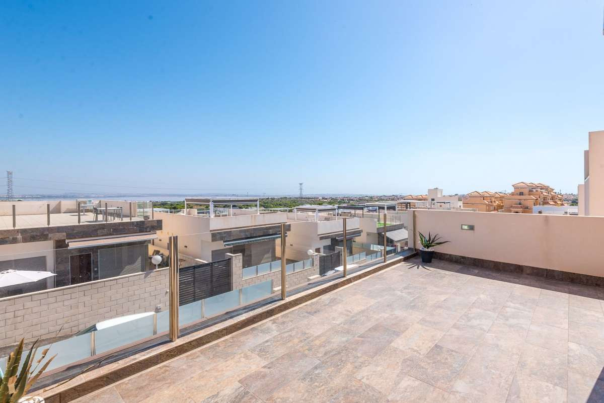 For sale - 3 Bedroom 3 Bathroom House - Detached Villa in Orihuela - Orihuela Costa  - Alicante