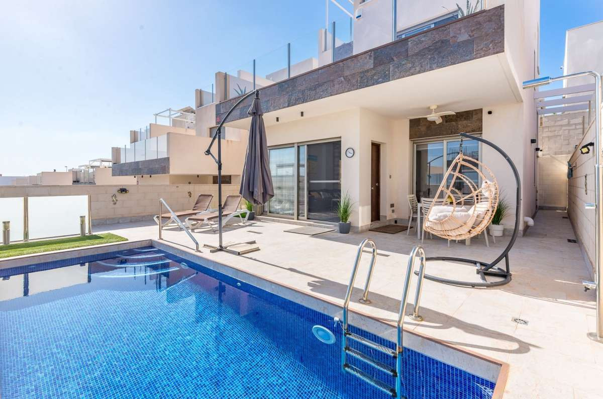 For sale - 3 Bedroom 3 Bathroom House - Detached Villa in Orihuela - Orihuela Costa  - Alicante