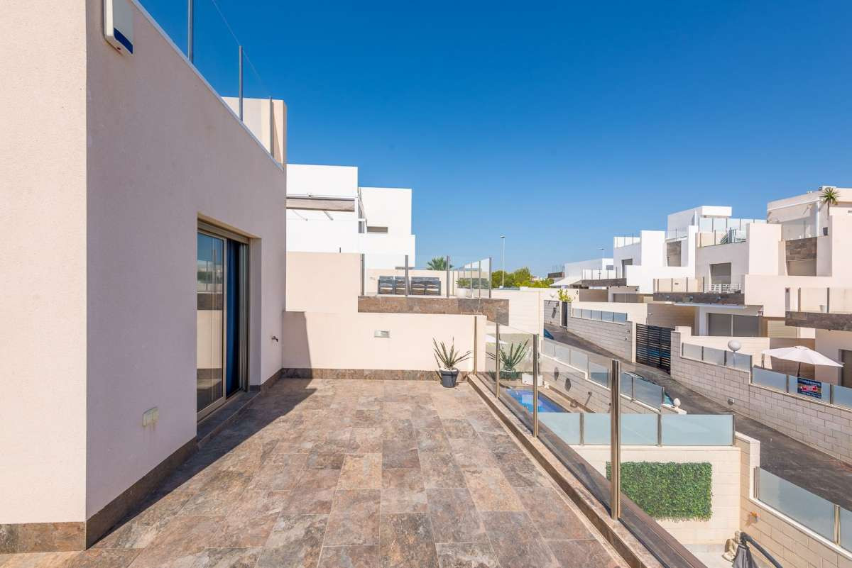 For sale - 3 Bedroom 3 Bathroom House - Detached Villa in Orihuela - Orihuela Costa  - Alicante