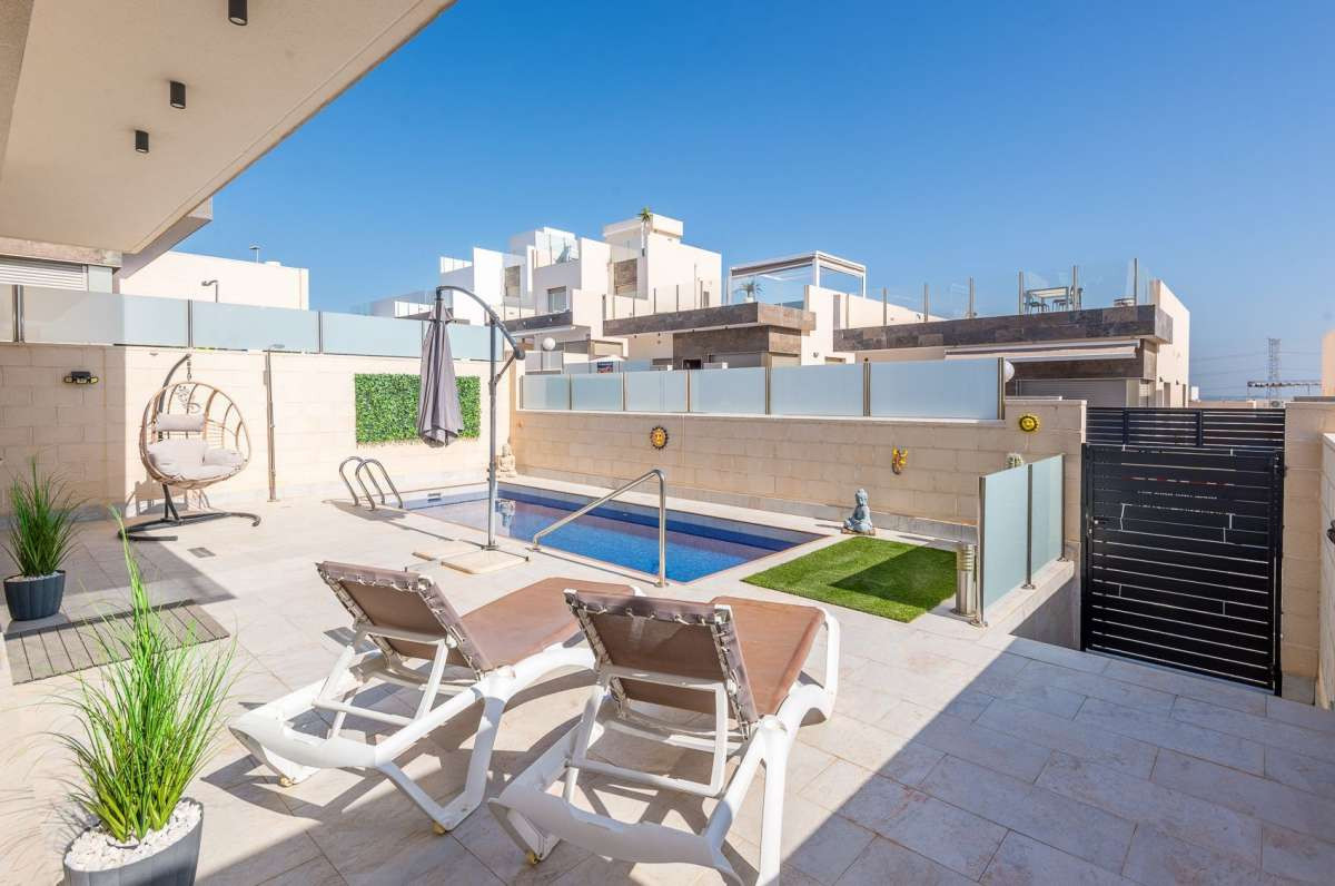 For sale - 3 Bedroom 3 Bathroom House - Detached Villa in Orihuela - Orihuela Costa  - Alicante