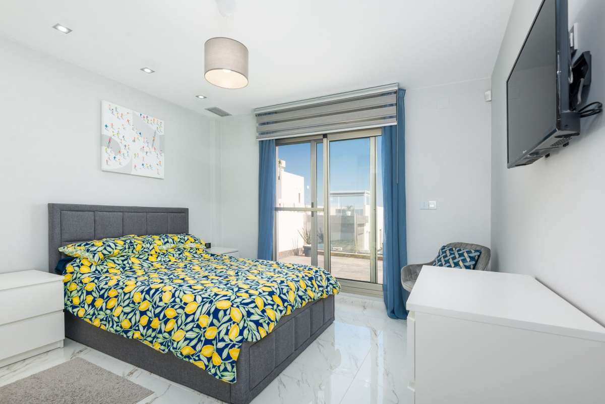 For sale - 3 Bedroom 3 Bathroom House - Detached Villa in Orihuela - Orihuela Costa  - Alicante