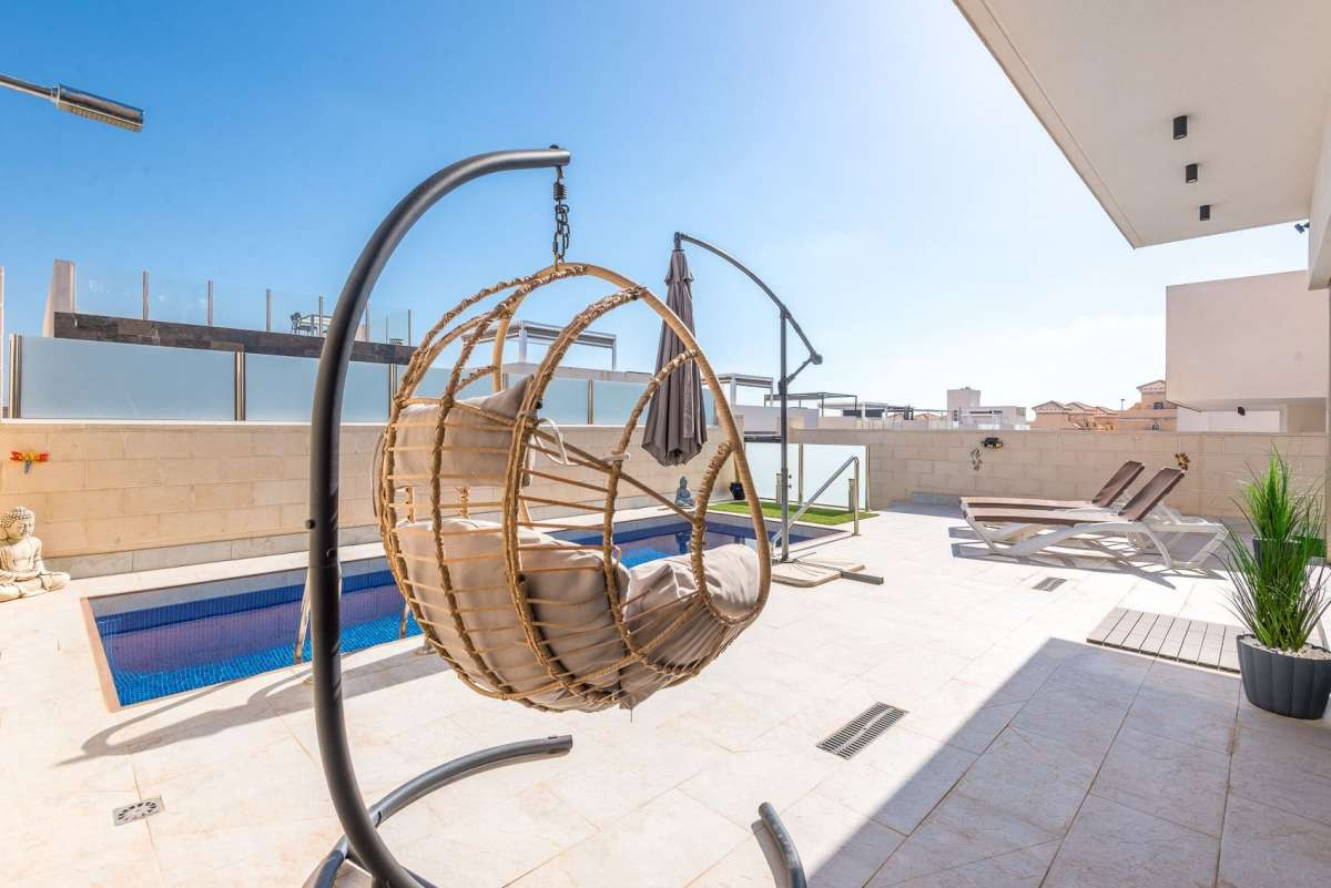 For sale - 3 Bedroom 3 Bathroom House - Detached Villa in Orihuela - Orihuela Costa  - Alicante