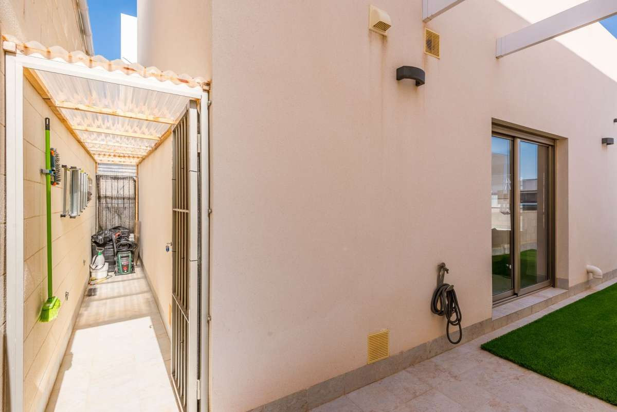 For sale - 3 Bedroom 3 Bathroom House - Detached Villa in Orihuela - Orihuela Costa  - Alicante