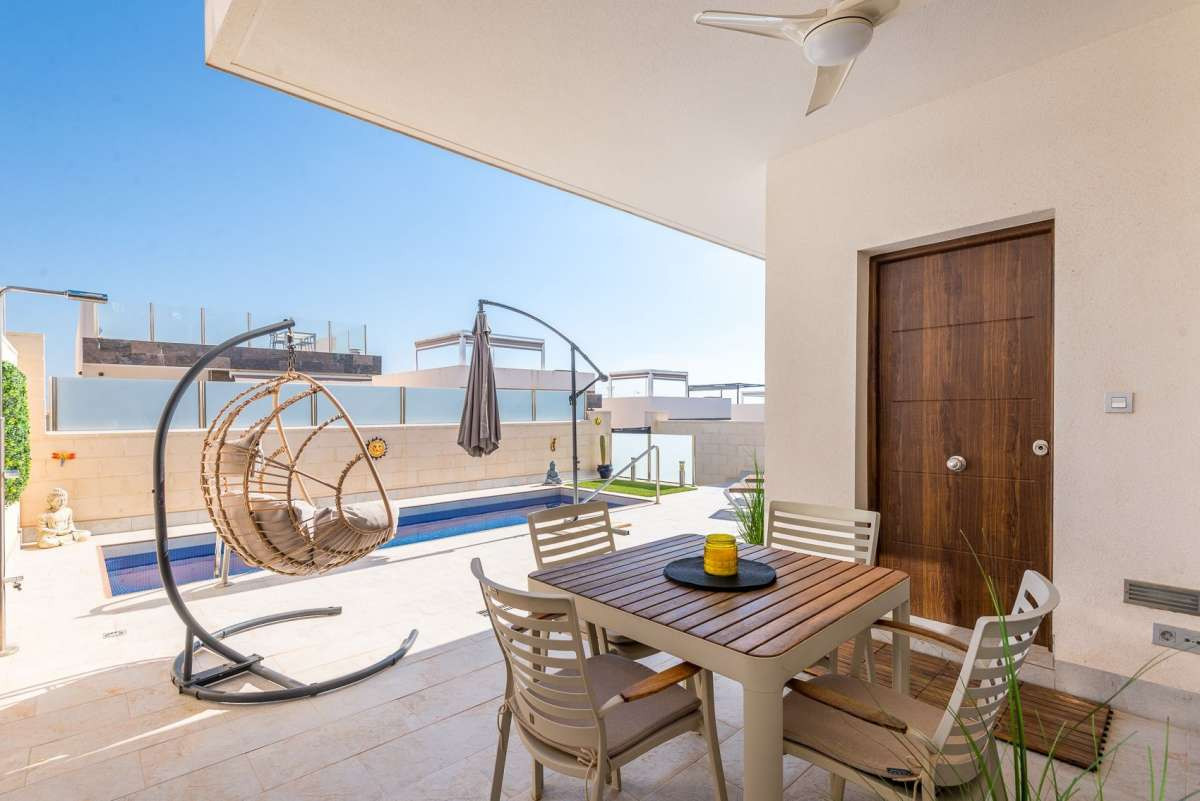 For sale - 3 Bedroom 3 Bathroom House - Detached Villa in Orihuela - Orihuela Costa  - Alicante