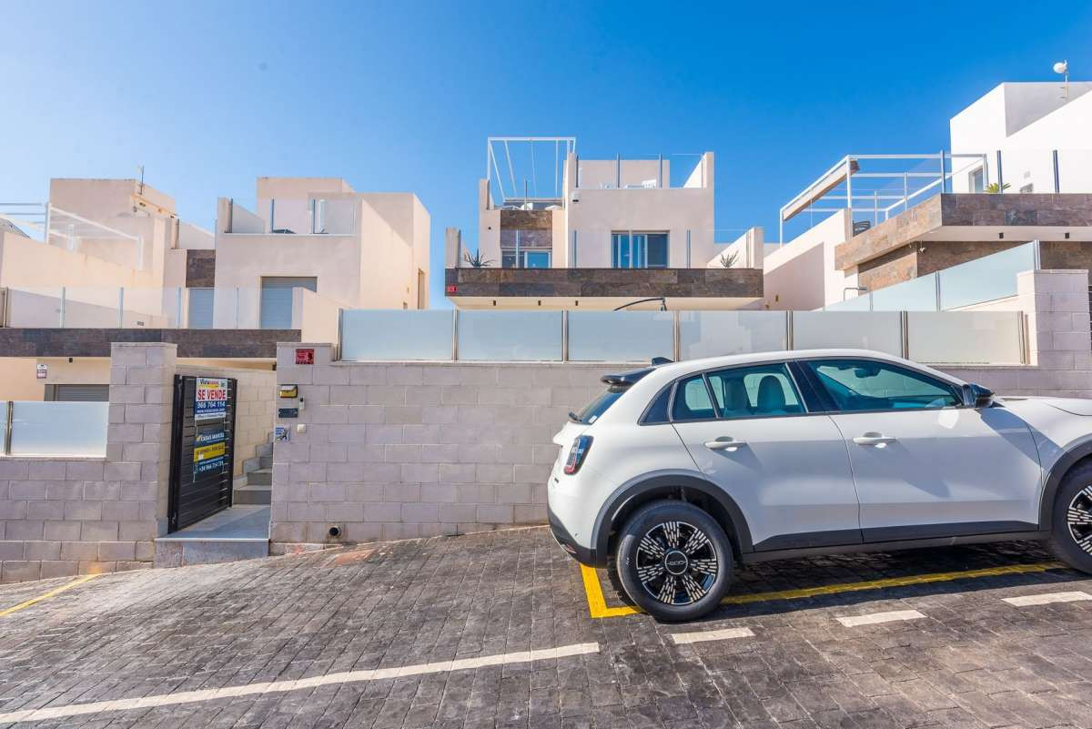 For sale - 3 Bedroom 3 Bathroom House - Detached Villa in Orihuela - Orihuela Costa  - Alicante