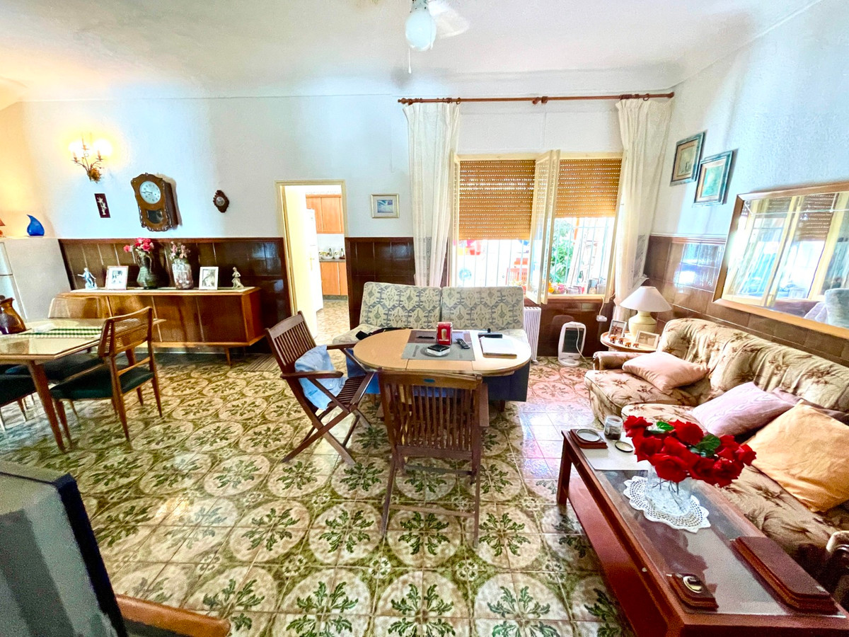 For sale - 4 Bedroom 2 Bathroom House - Townhouse in Almoradi - Almoradi Centro  - Alicante