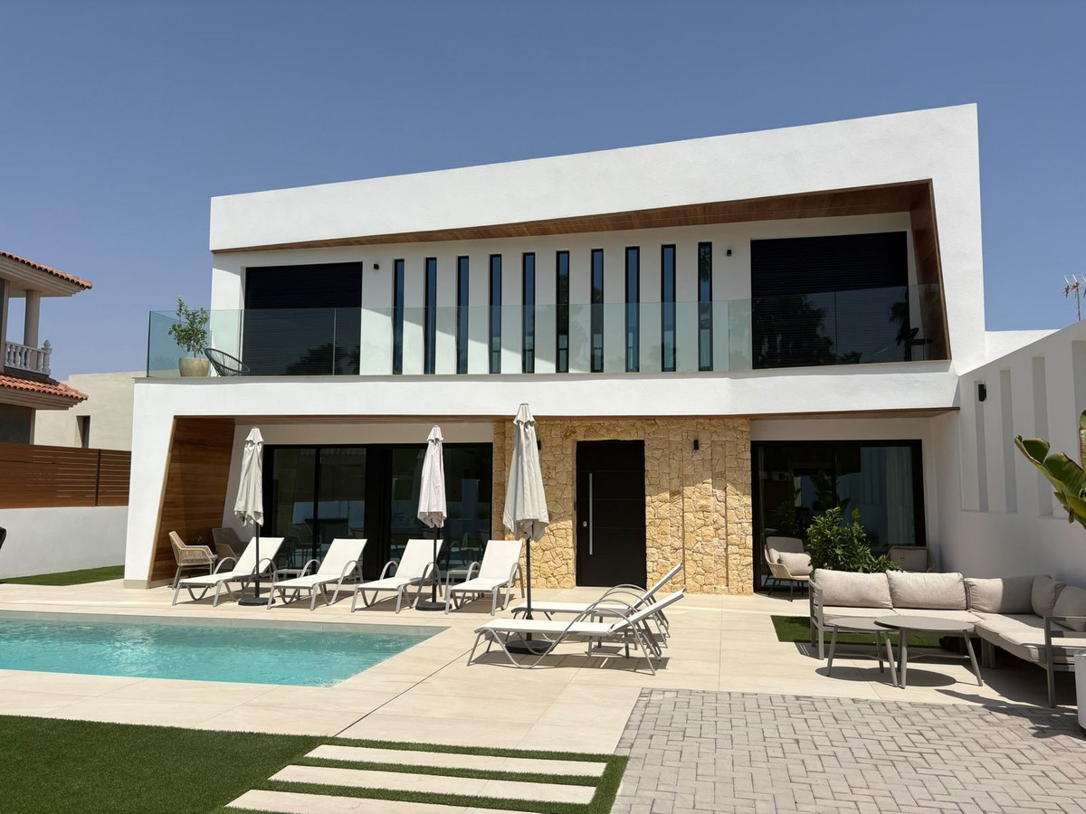 For sale - 4 Bedroom 4 Bathroom House - Detached Villa in Orihuela - Los Altos  - Alicante