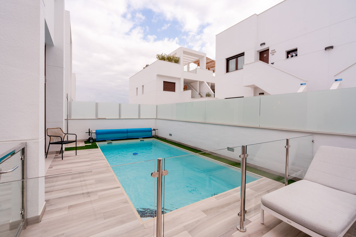 For sale - 4 Bedroom 4 Bathroom House - Detached Villa in Orihuela - Los Balcones  - Alicante
