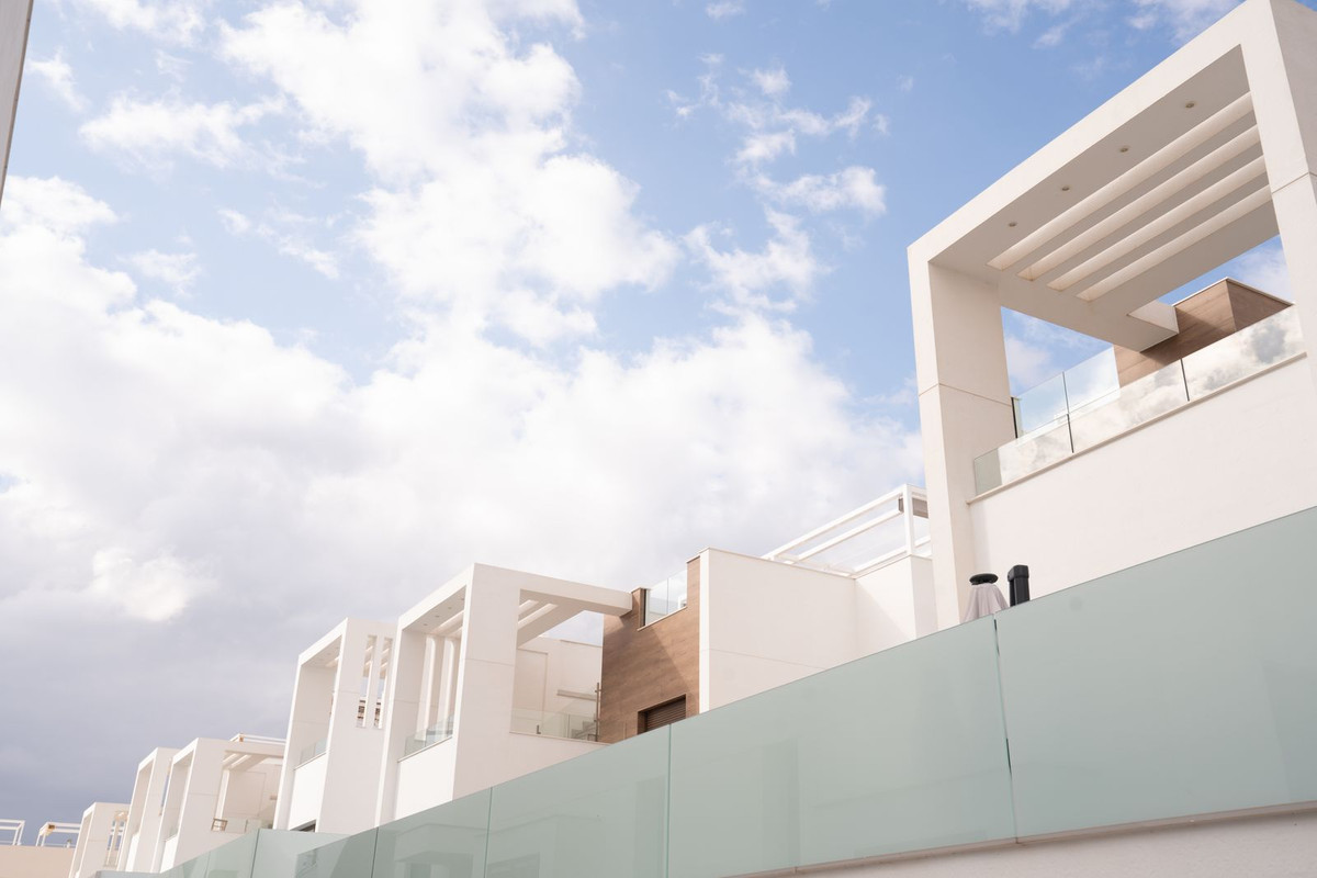 For sale - 4 Bedroom 4 Bathroom House - Detached Villa in Orihuela - Los Balcones  - Alicante