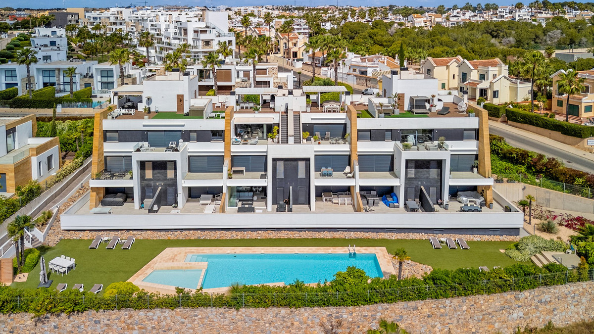 For sale - 2 Bedroom 2 Bathroom Apartment - Ground Floor Apartment in Orihuela - Villamartin  - Alicante