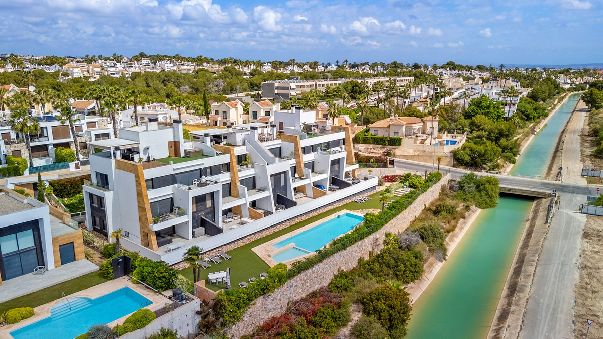 For sale - 2 Bedroom 2 Bathroom Apartment - Ground Floor Apartment in Orihuela - Villamartin  - Alicante