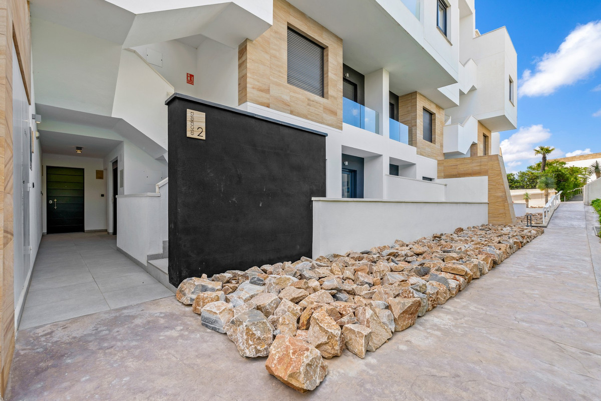 For sale - 2 Bedroom 2 Bathroom Apartment - Ground Floor Apartment in Orihuela - Villamartin  - Alicante