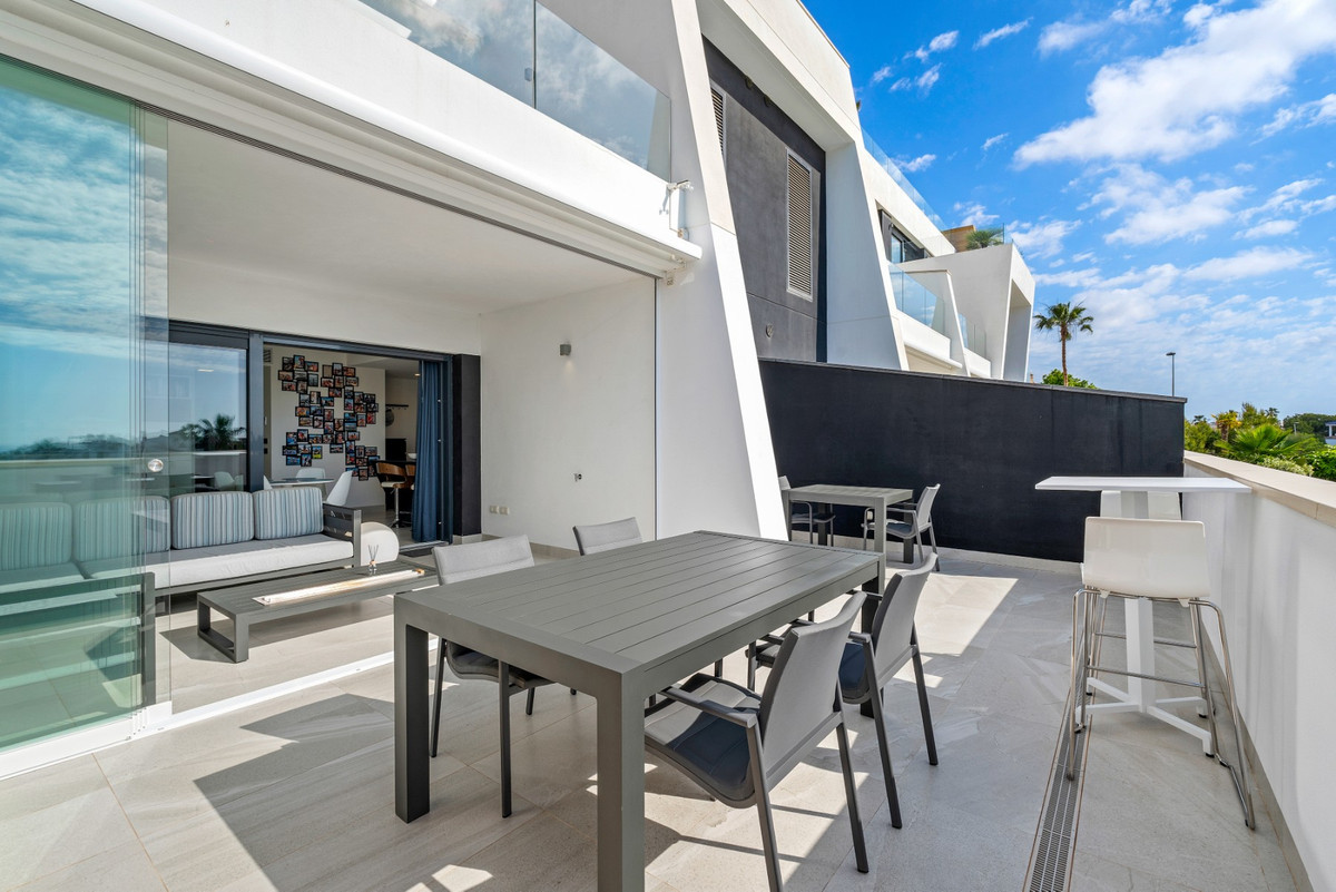 For sale - 2 Bedroom 2 Bathroom Apartment - Ground Floor Apartment in Orihuela - Villamartin  - Alicante