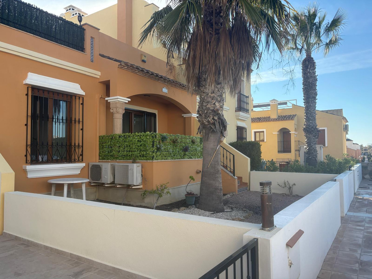 For sale - 3 Bedroom 2 Bathroom House - Townhouse in Algorfa - La Finca Golf  - Alicante