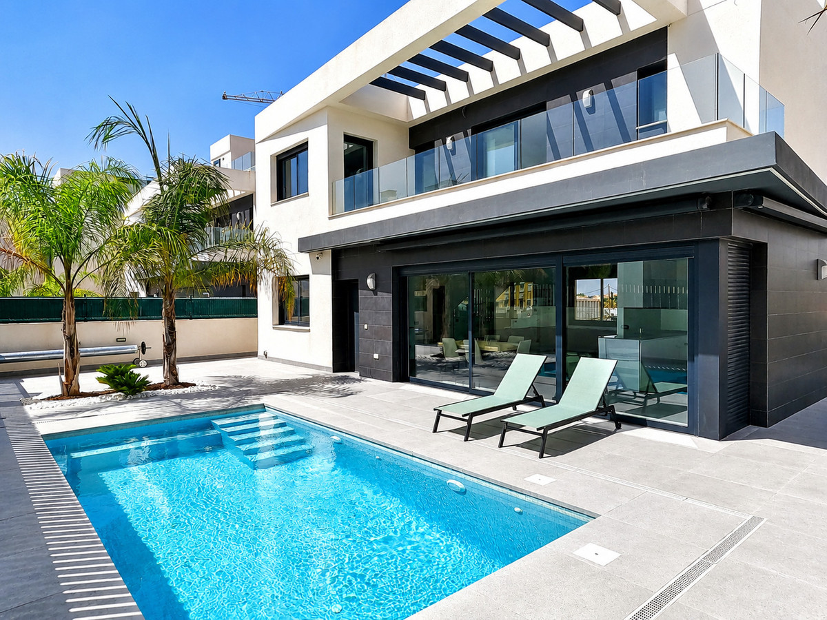 For sale - 5 Bedroom 4 Bathroom House - Detached Villa in Algorfa - La Finca Golf  - Alicante