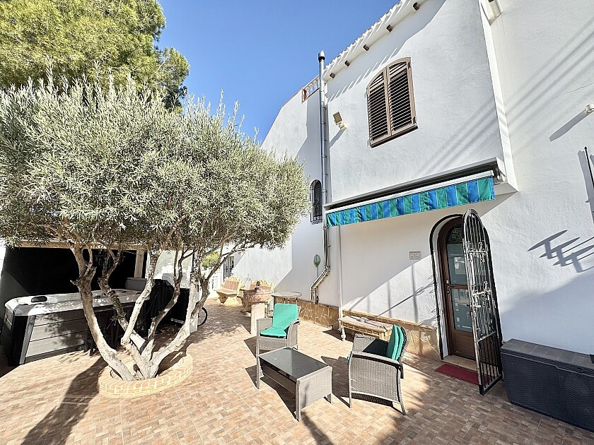 For sale - 4 Bedroom 2 Bathroom House - Detached Villa in Orihuela - Villamartin  - Alicante