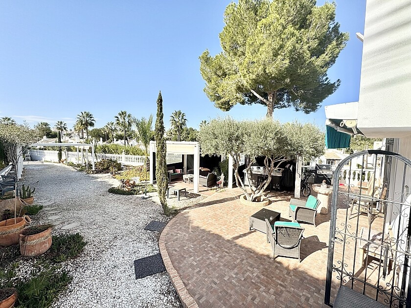 For sale - 4 Bedroom 2 Bathroom House - Detached Villa in Orihuela - Villamartin  - Alicante