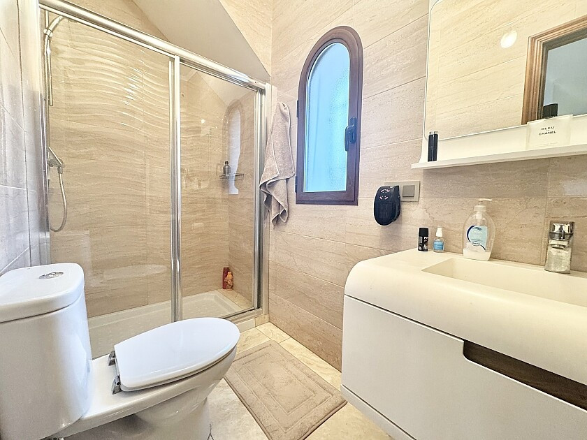 For sale - 4 Bedroom 2 Bathroom House - Detached Villa in Orihuela - Villamartin  - Alicante