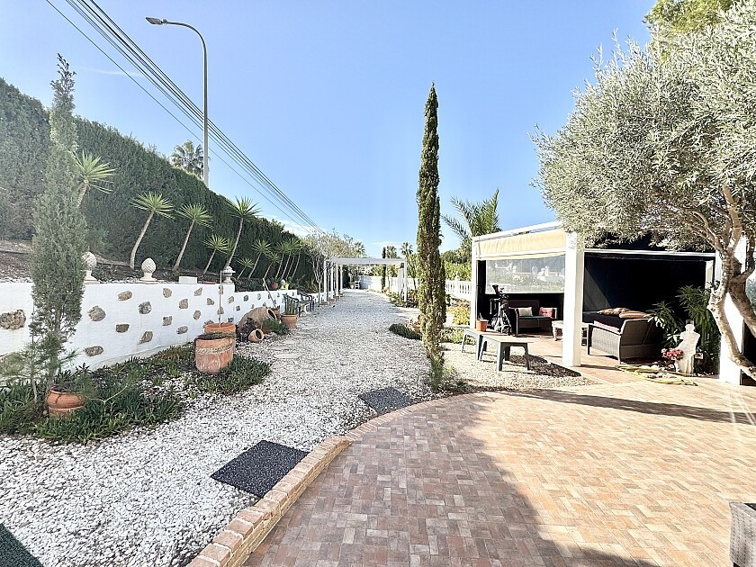 For sale - 4 Bedroom 2 Bathroom House - Detached Villa in Orihuela - Villamartin  - Alicante