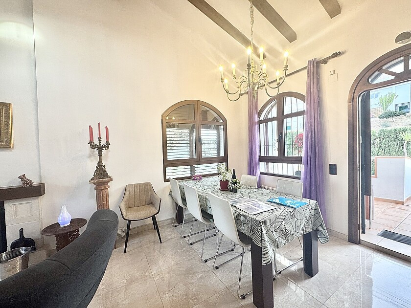 For sale - 4 Bedroom 2 Bathroom House - Detached Villa in Orihuela - Villamartin  - Alicante