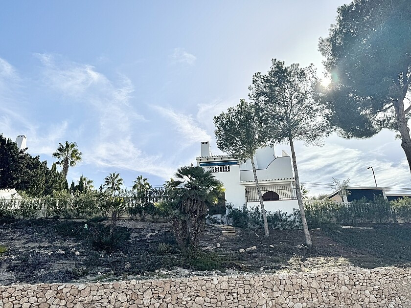For sale - 4 Bedroom 2 Bathroom House - Detached Villa in Orihuela - Villamartin  - Alicante