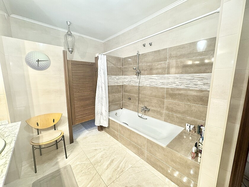 For sale - 4 Bedroom 2 Bathroom House - Detached Villa in Orihuela - Villamartin  - Alicante