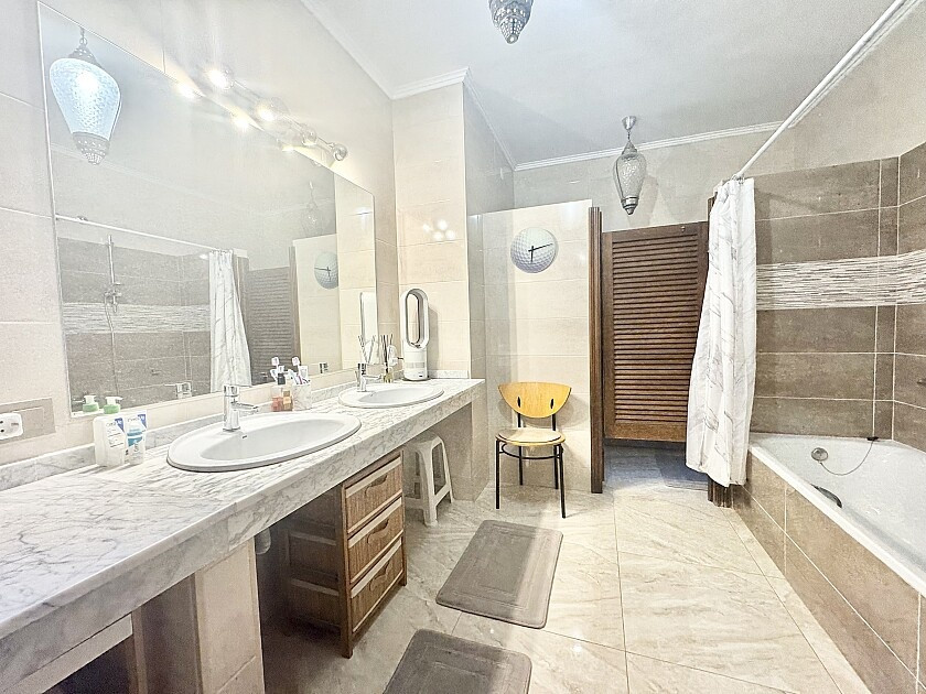 For sale - 4 Bedroom 2 Bathroom House - Detached Villa in Orihuela - Villamartin  - Alicante