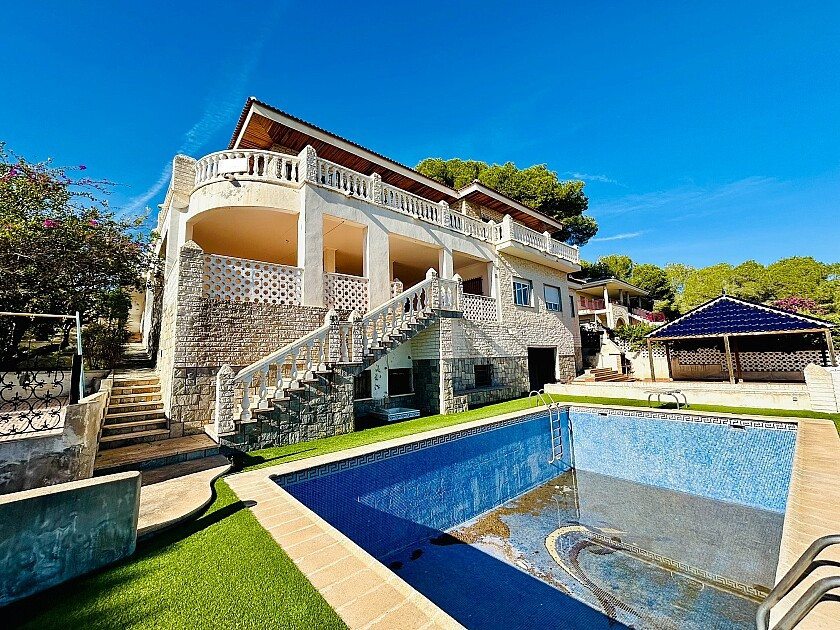 For sale - 10 Bedroom 9 Bathroom House - Detached Villa in Orihuela - Dehesa de Campoamor  - Alicante