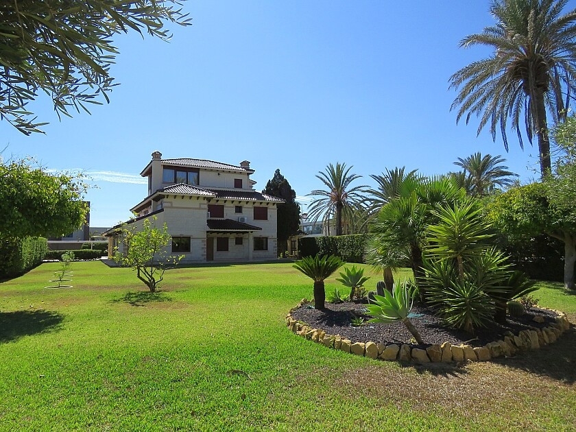7 Bedroom 7 Bathroom House - Detached Villa in Orihuela