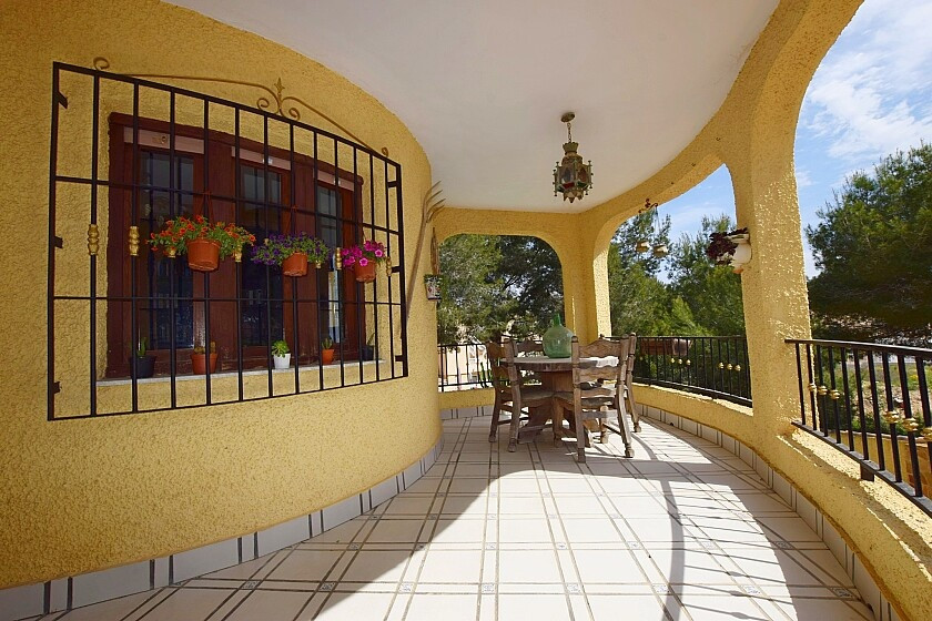 For sale - 6 Bedroom 3 Bathroom House - Detached Villa in Orihuela - Orihuela Costa  - Alicante