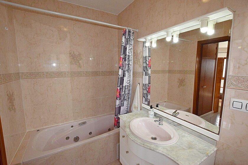 For sale - 6 Bedroom 3 Bathroom House - Detached Villa in Orihuela - Orihuela Costa  - Alicante
