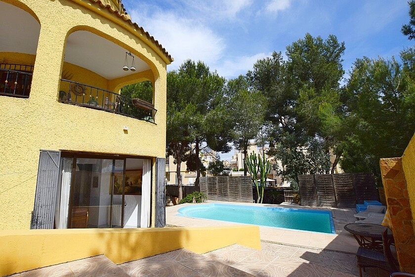 6 Bedroom 3 Bathroom House - Detached Villa in Orihuela