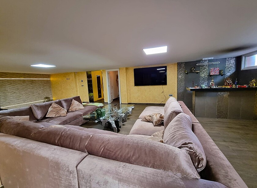 For sale - 5 Bedroom 4 Bathroom House - Detached Villa in Torrevieja - La Mata  - Alicante